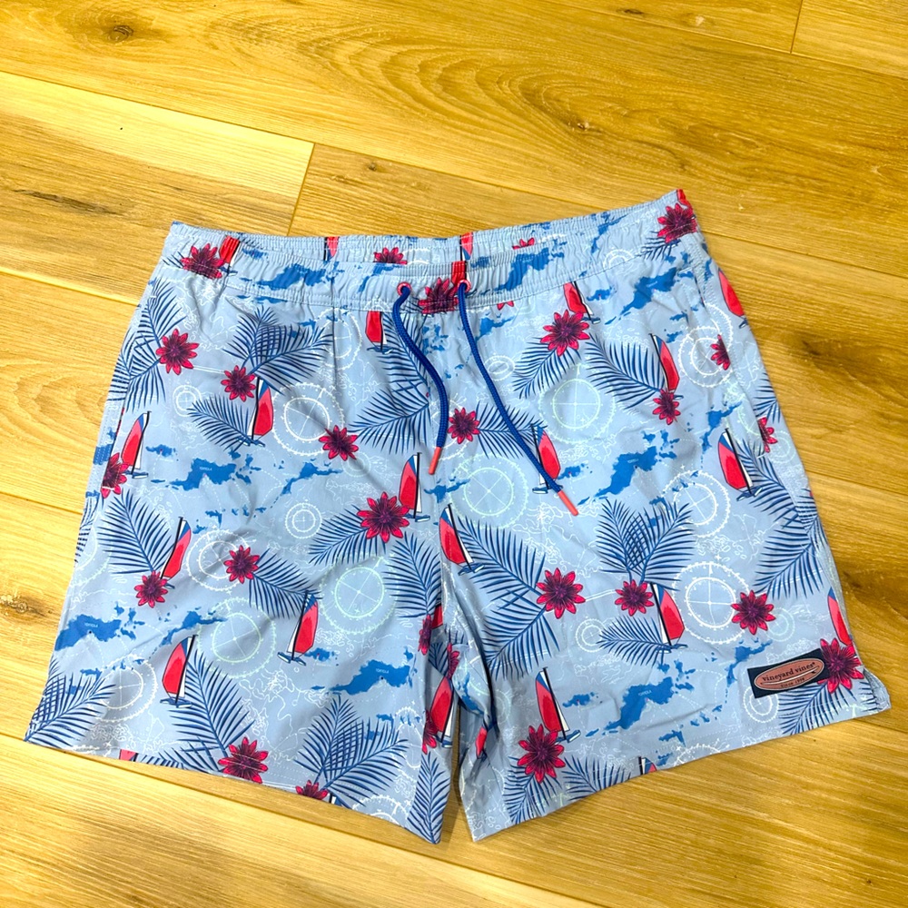Men’s Vineyard Vines swim trunks. Size large. NWT